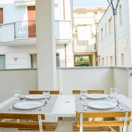 Homiday - Residenza Caravelle * Пинето